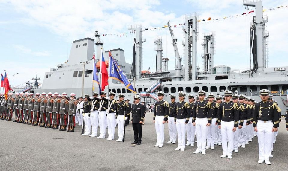  海軍敦睦艦隊抵安平商港  開放民眾登艦參觀