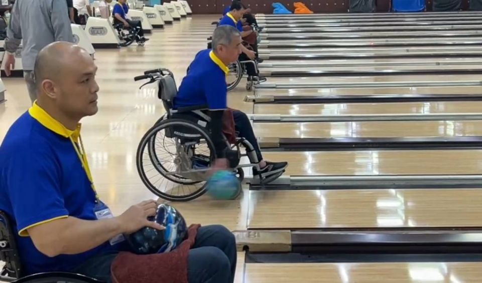 全國脊髓損傷者輪椅保齡球錦標賽開賽 來賓坐輪椅開球直呼真不簡單！