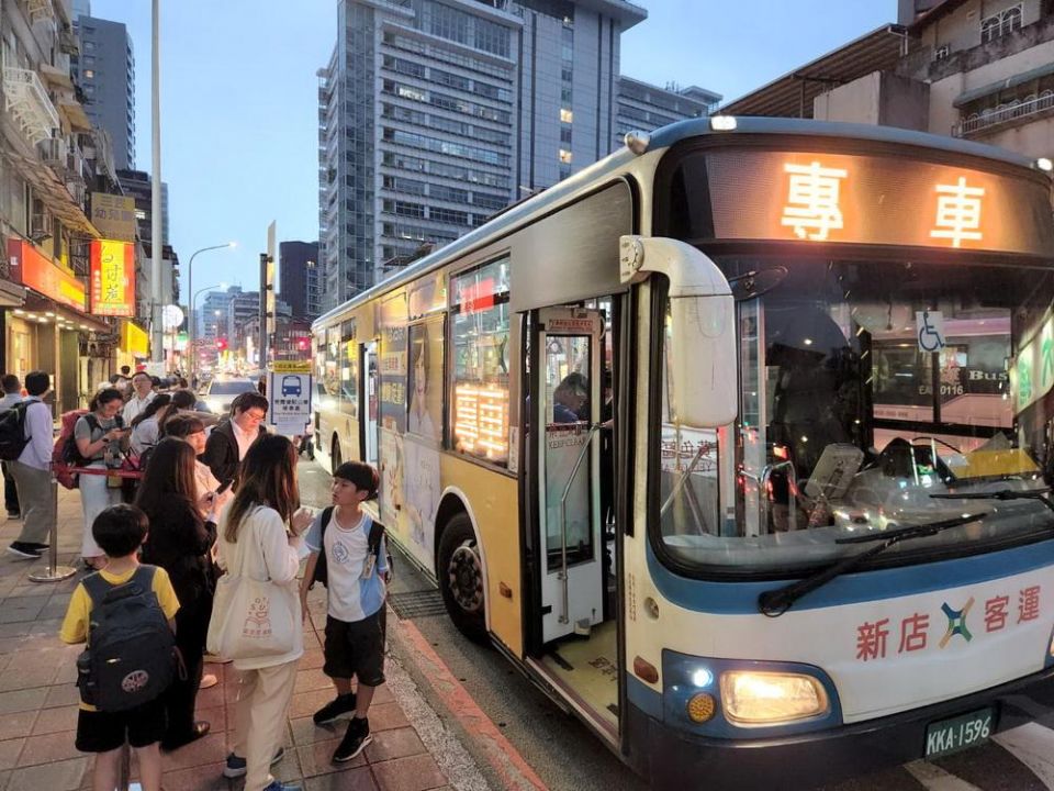 新北捷運環狀線停駛！增闢免費接駁公車全力輸運