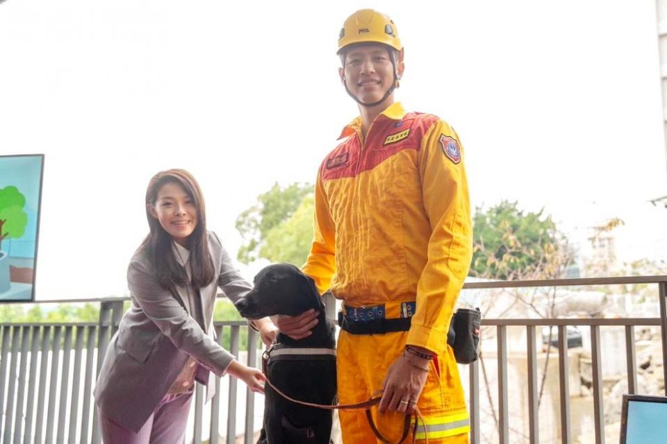 全國災害搜救犬IRO國際評量出爐　竹市領犬員與搜救犬勇奪第1名