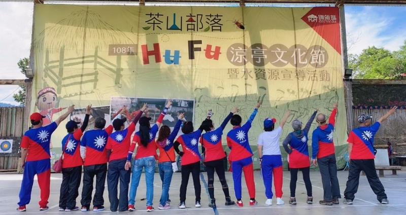 10月國慶光輝 屏東國旗裝機車隊用愛環島