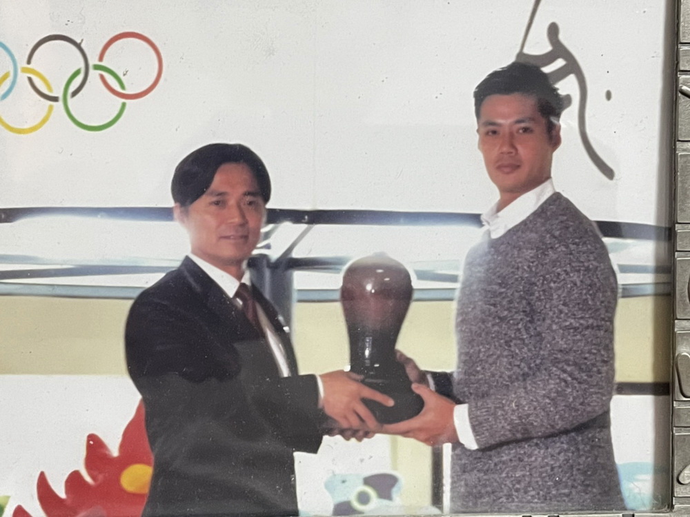 國際陶藝大師李仁燿0.01cm小口瓶與世界球王喬科維奇的因緣