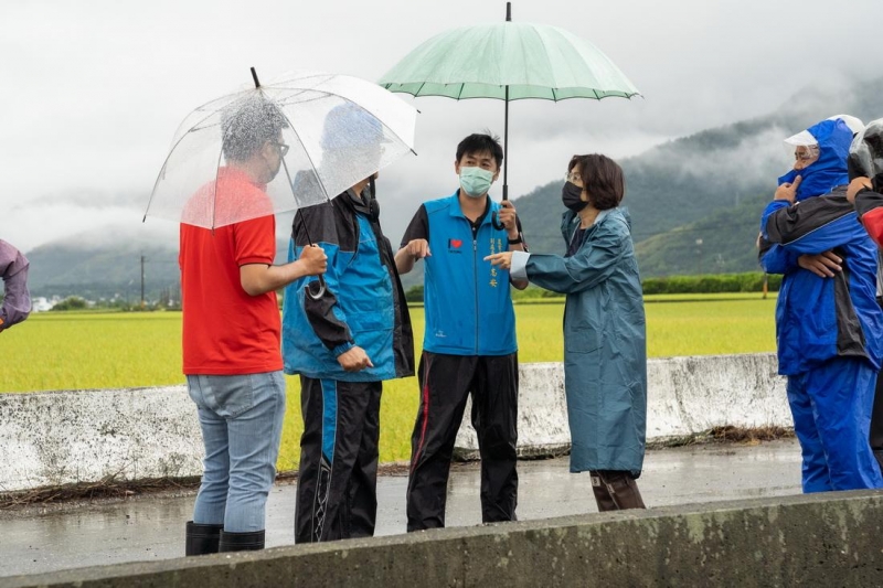 圓規颱風過境 饒慶鈴至縱谷地區視察農損情形