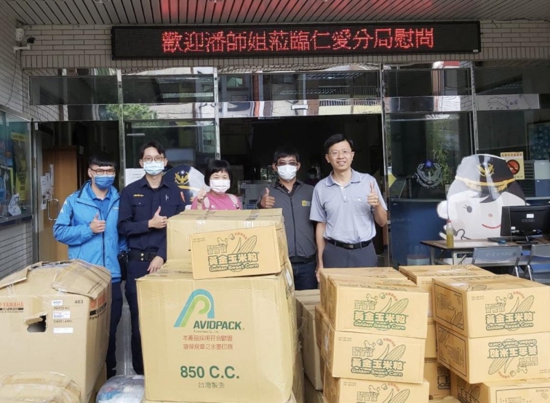 善心人士寒冬送暖 捐贈冬衣並打造原鄉國小專屬鞋櫃