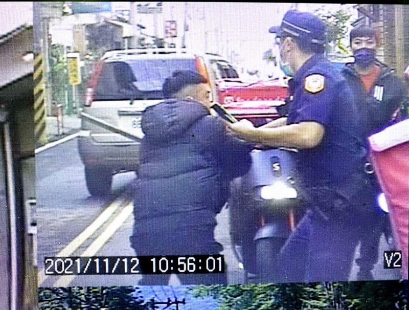 美食外送員街頭互嗆 南投埔里警迅速壓制法辦