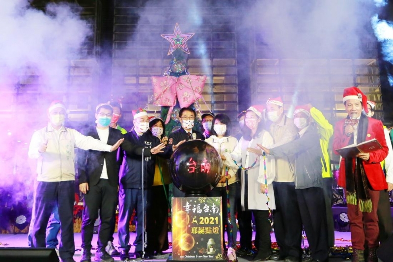 南市民治市民廣場聖誕點燈溫馨熱絡
