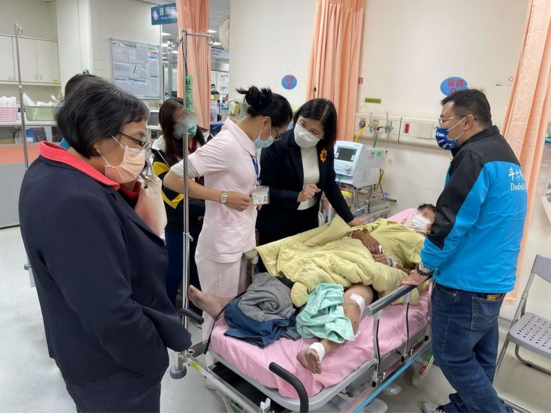 張麗善探視斗六賽車活動意外傷者