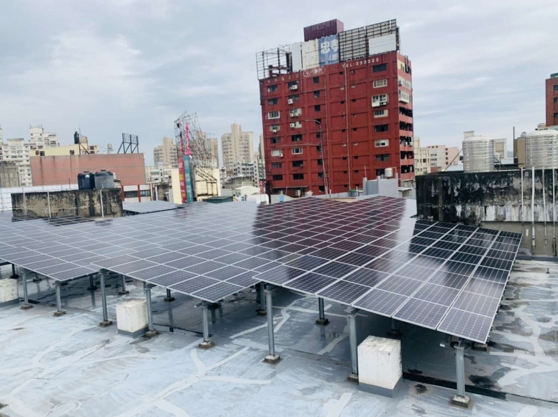海山漁港太陽能光電系統明年1月發電 年產123萬度、架高板方便漁民