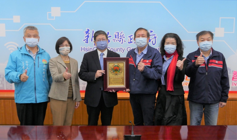 本土疫情升溫  遠東新世紀捐縣府3萬個口罩