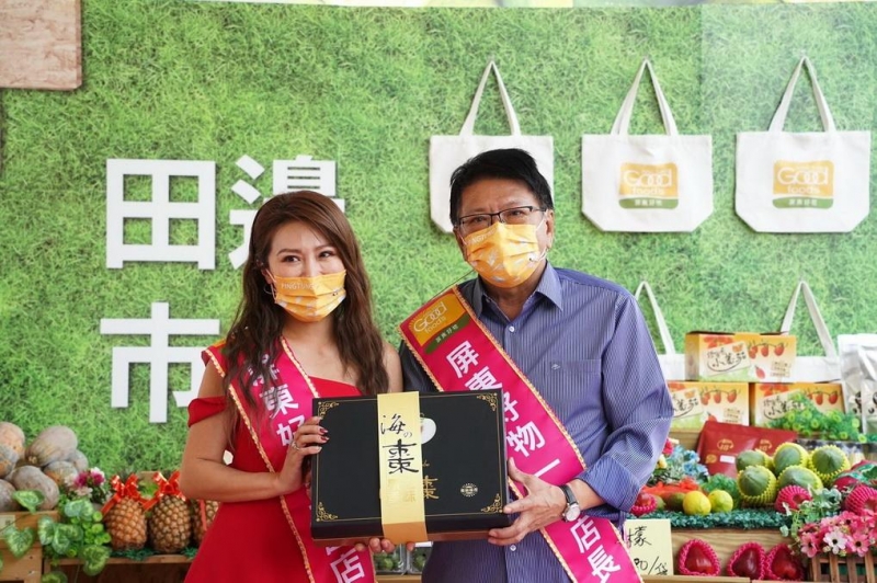 潘孟安與屏東好媳婦李佩甄 擔任熱博一日店長推廣在地好物