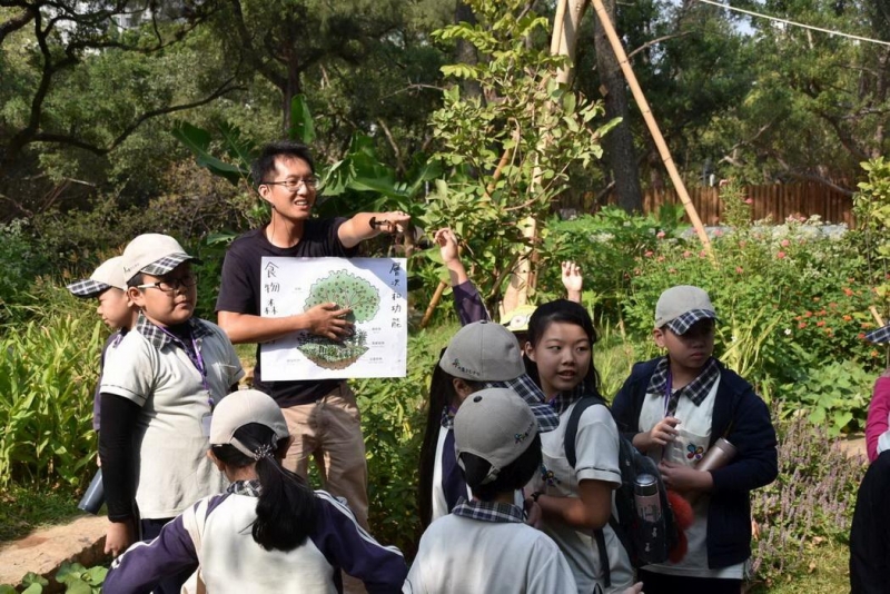 竹市動物園「食物森林」開課 邀親子體驗拔蘿蔔、餵動物