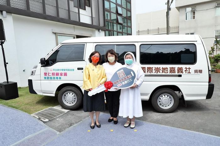 母親節最溫暖禮物！國際崇她嘉義社捐贈聖仁失智家園復康巴士