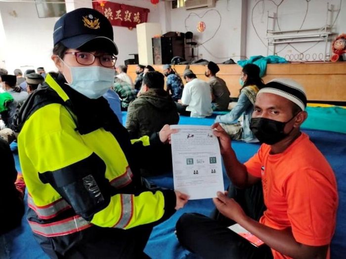印尼開齋節敬拜 外垵波麗士實施犯罪預防宣導