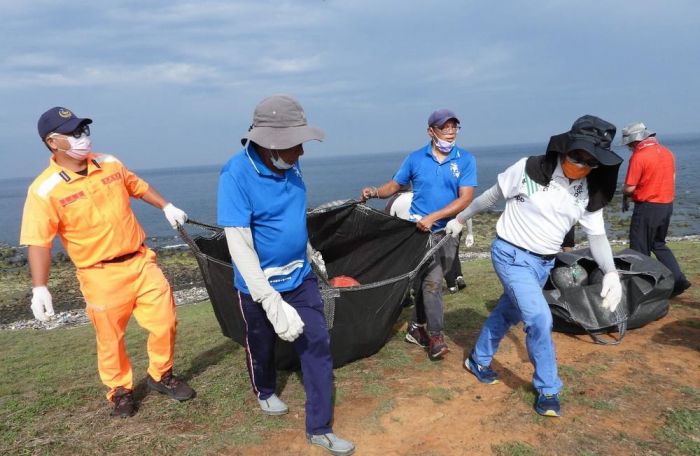 海管處結合退役特戰志工、東吉安檢等單位舉辦澎湖南方四島淨灘活動
