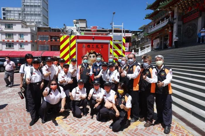 三鳳宮捐贈「三太子」消防車 陳其邁感謝為善不落人後