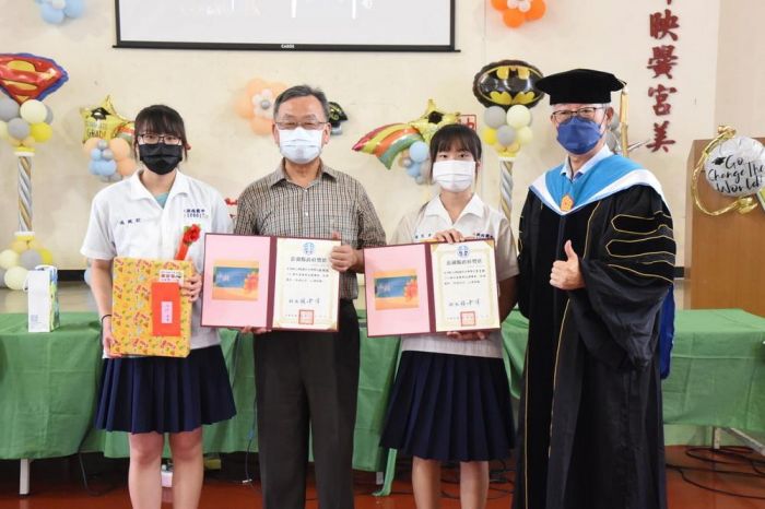鳳凰花開畢業季 賴峰偉出席多校畢典 祝福學子鵬程萬里