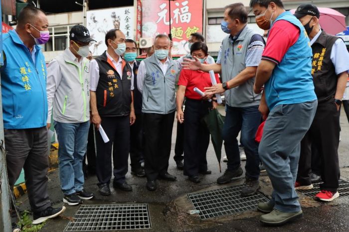 豪雨驟降導致水美街淹水 徐耀昌視察災情指示加速改善工程