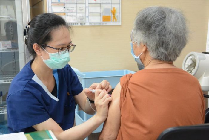 澎湖縣第4劑疫苗開打 75歲以上長者可領2000元禮券