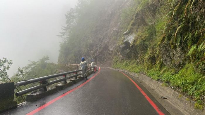 梅雨再襲南橫  六龜警分局與甲仙工務段共維交管措施