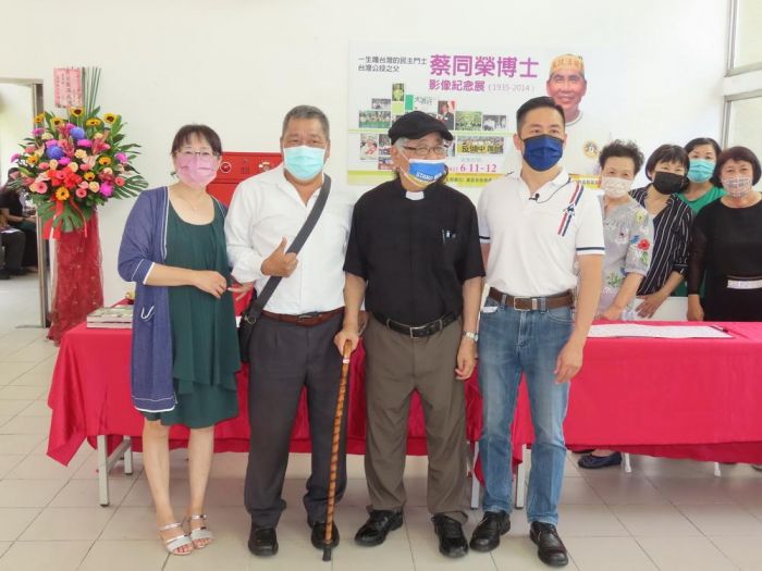 嘉義市前議員黃盈智舉辦故立委蔡同榮博士「蔡公投」影像紀念展