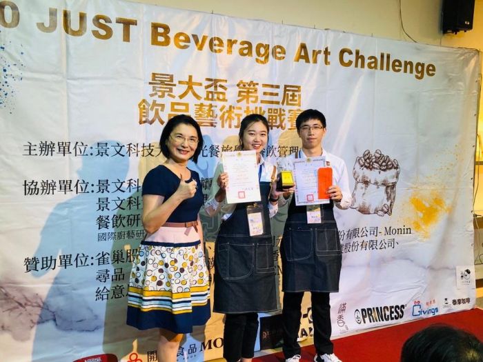 崑大餐飲系楊振億咖啡拉花絕活備受肯定