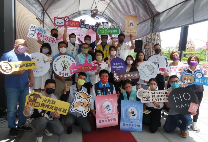 迎接「毛世代」浪潮嘉市打造寵物友善城市黃敏惠頒認證標