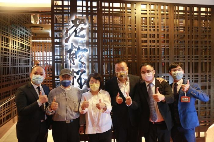 老乾杯在「嘉」黃敏惠市長城市經濟發展的肯定