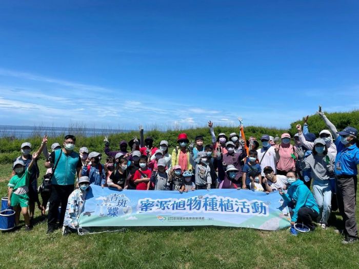 澎管處辦理東昌營區青斑蝶蜜源植物種植活動