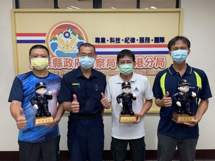 從警奮鬥一生榮退 東港警分局長獻上最誠摯祝福