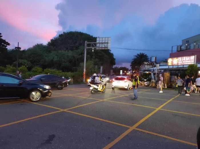 暑期墾丁湧車潮 恆警加強疏導確保行車順暢