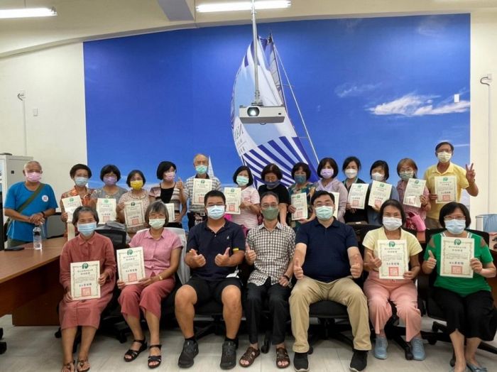 澎科大樂齡大學海洋休閒活動體驗暨結業式 25名學員放暑假啦
