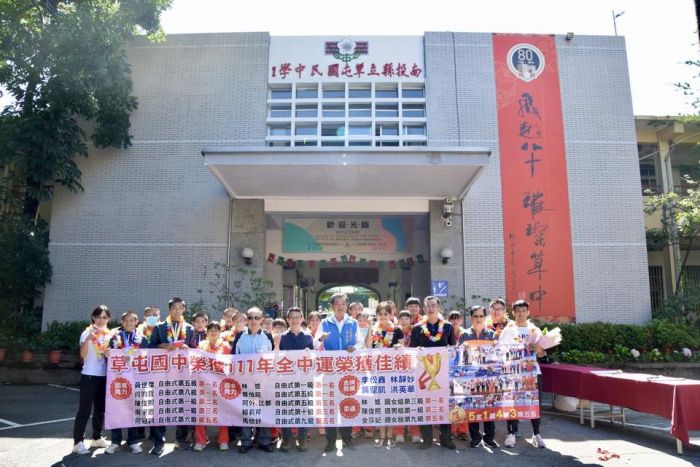草屯國中代表隊參加111年全中運榮獲佳績