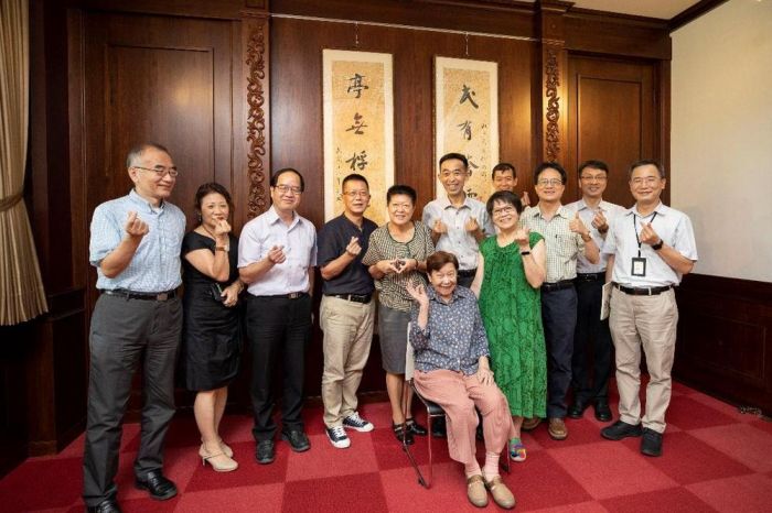 胡漢民先生《民有亭無行書對聯》墨寶捐贈國父紀念館