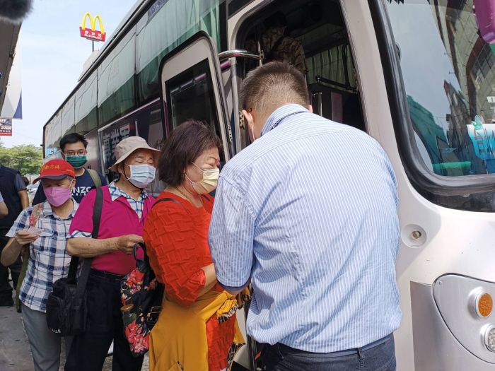 彰化縣長青幸福卡新增8條國道路線 今日首航啟動