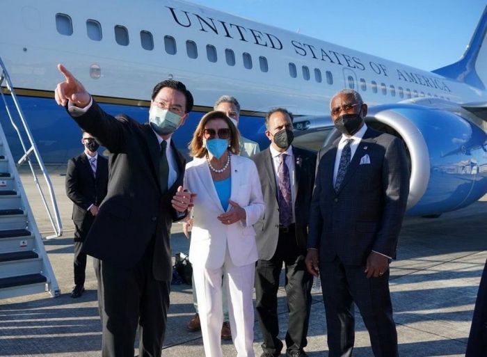 美國聯邦眾議院議長裴洛西結束訪台行程搭專機離台