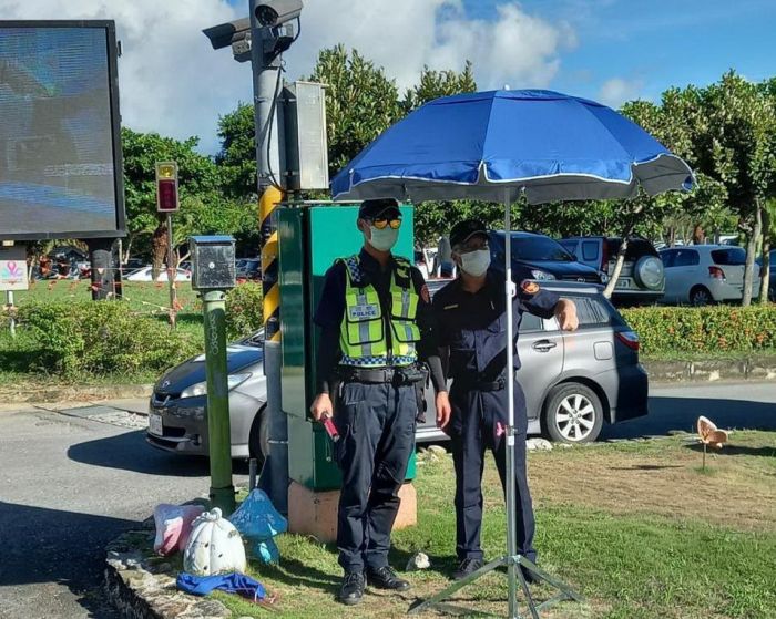 恆春警長體恤同仁疏導辛苦 配置遮陽傘免受烈日曝曬