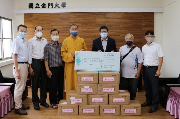 金門縣佛教會捐贈金門大學快篩劑與助學金 共同提升校園防疫力