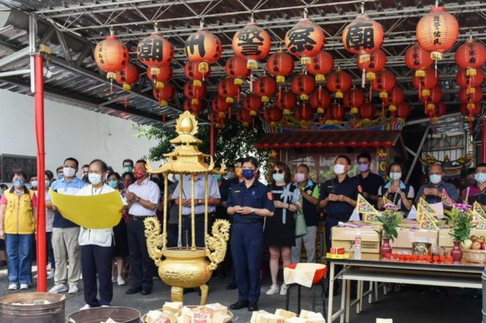全國唯一潮州警分局「警察廟」 中元普渡濟弱