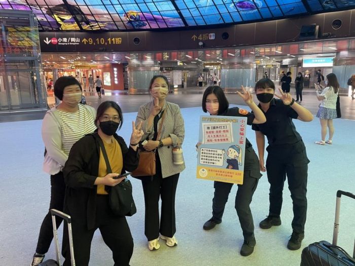 新興警走入最美捷運站 呼籲民眾慎防赴柬埔寨打工詐騙
