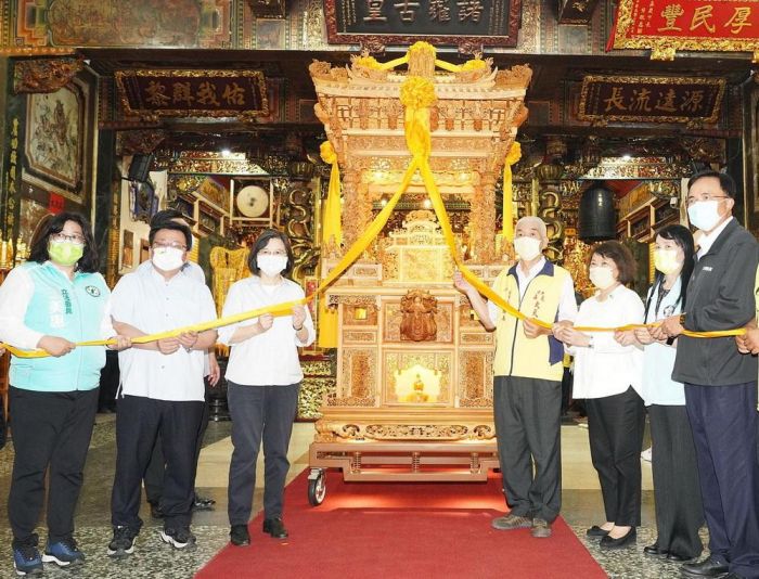 嘉市大天宮九龍鑾轎啟用 總統蔡英文 市長黃敏惠揭綵　