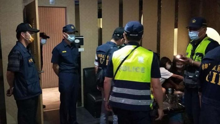淨化轄內選前治安 澎縣警察局長帶隊臨檢展決心