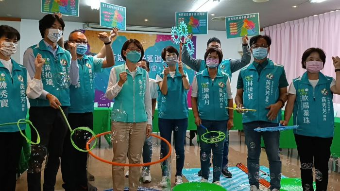 盼親子同樂取代激情吶喊 彰化縣長參選人黃秀芳親子列車全縣啟航