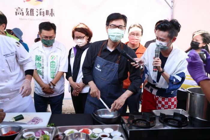 高雄海味雄夯音樂趴 陳其邁親自料理推銷漁獲