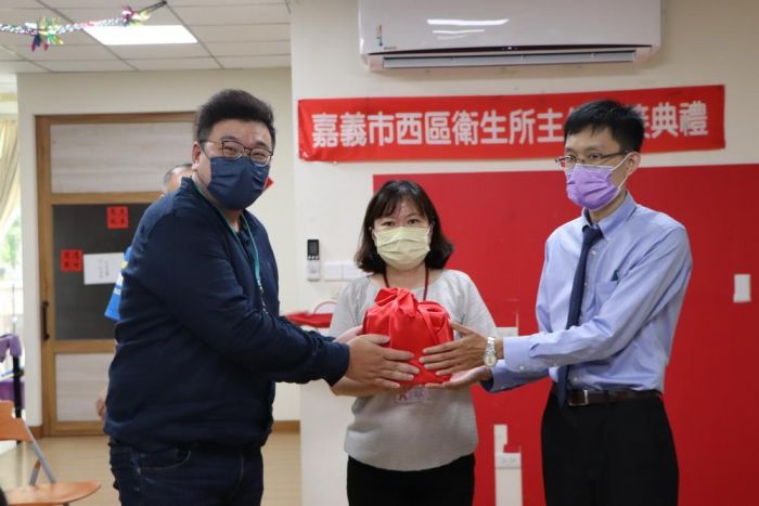 嘉市西區衛生所新舊主任交接 局長廖育瑋主持監交典禮