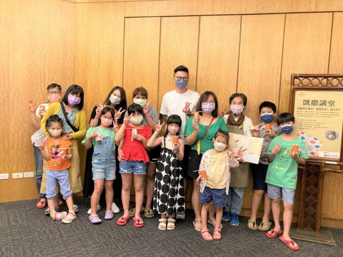 畢嘉士熟齡繪本行動員現身墾丁凱撒講堂 飯店提供樂齡者舞台