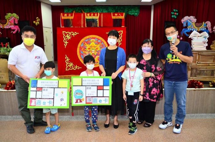 精忠國小「掌中乾坤喜迎新—定向世界全球心」迎新生活動