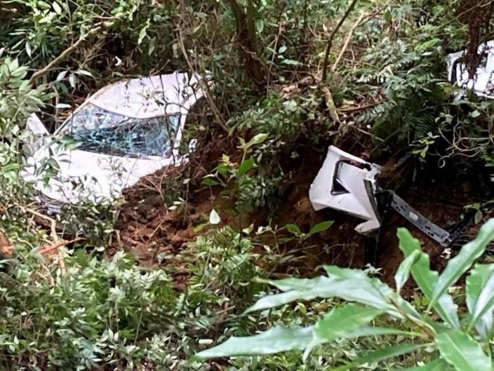 遊九份二山車翻落山谷  埔警救援幸無礙