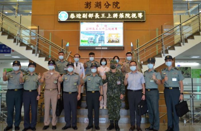 王信龍抵達三總澎湖分院展開秋節慰問