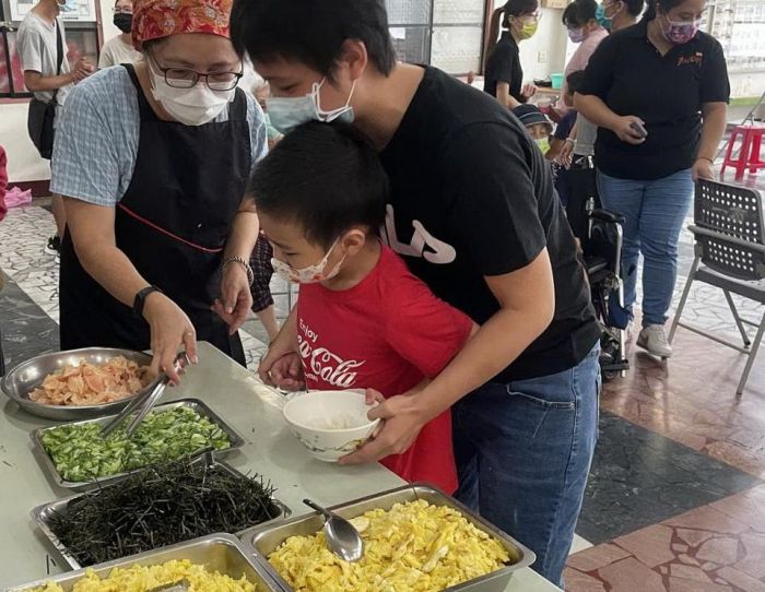 伊甸基金會舉辦「逗陣來煮飯」 祖孫樂廚愛更多
