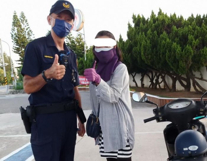 遊客騎機車逛景點油料用罄　竹灣警火速救援